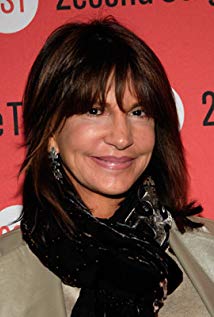 How tall is Mercedes Ruehl?